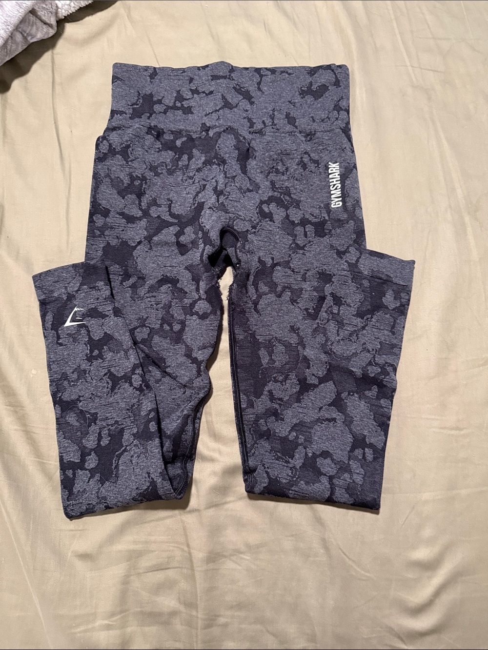 Camo Gymshark leggings with scrunch.